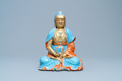 Trois figures de Bodhisattva en porcelaine de Chine dor&eacute; et polychrome, Qianlong/Jiaqing