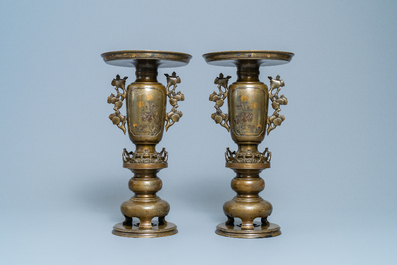 Une paire de vases de type usubata en bronze incrust&eacute; d'or, d'argent et de cuivre, Japon, Meiji, 19&egrave;me