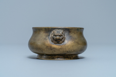 Un br&ucirc;le-parfum en bronze, marque de Xuande, Chine, 17/18&egrave;me