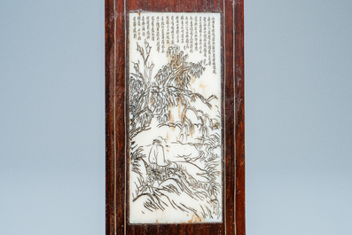 Een paar Chinese houten polssteunen met inlegwerk, 19/20e eeuw