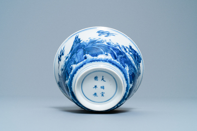 Een Chinese blauw-witte kom met draken en karpers, Xuande merk, Kangxi