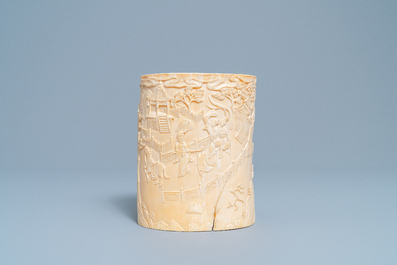 A Chinese ivory brush pot, 18/19th C.