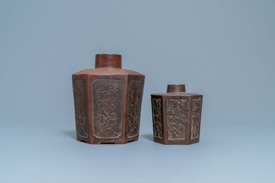 Twee Chinese Yixing steengoed theebussen, Kangxi