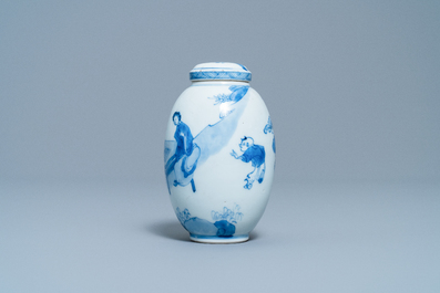 Een Chinese blauw-witte theebus met deksel, Kangxi