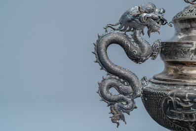 Een Chinese zilveren wierookbrander, 19/20e eeuw
