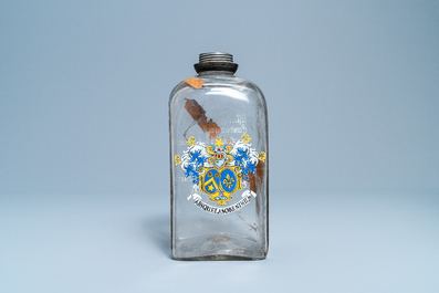 Une bouteille de marriage armori&eacute;e et dat&eacute;e 1723 en verre, Flandres ou Pays-Bas