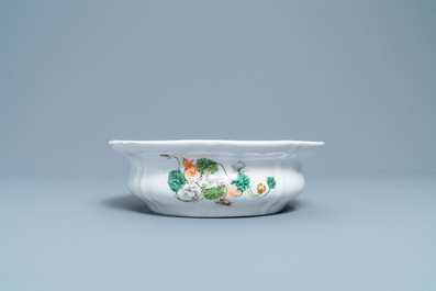 Un bassin en porcelaine de KPM &agrave; d&eacute;cor famille verte de Canton, Chine et Allemagne, 19&egrave;me