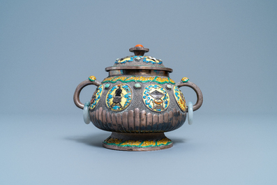 Een Chinese ge&euml;mailleerde zilveren wierookbrander, Culturele Revolutie, 20e eeuw