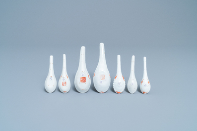 Sept cuill&egrave;res en porcelaine de Chine famille rose pour le march&eacute; Straits ou Peranakan, 19&egrave;me