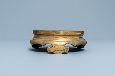 Un socle en bronze dor&eacute;, Chine, 19&egrave;me