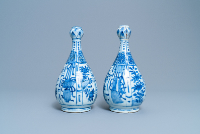 A pair of Chinese blue and white 'garlic head' bottle vases, Wanli