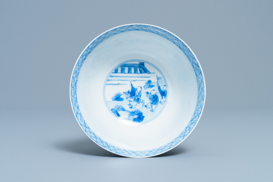 Un bol en porcelaine de Chine en bleu et blanc &agrave; d&eacute;cor de figures dans un paysage, marque et &eacute;poque de Kangxi