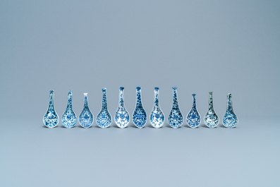 Onze cuill&egrave;res en porcelaine de Chine en bleu et blanc, 19/20&egrave;me