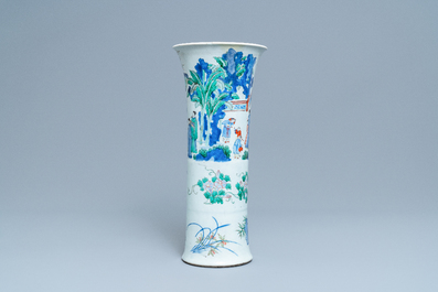 Un vase en porcelaine de Chine wucai &agrave; d&eacute;cor de figures dans un paysage, &eacute;poque Transition