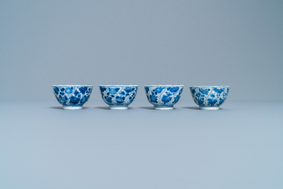 Vier Chinese blauw-witte koppen en schotels en drie grote koppen, Kangxi/Qianlong
