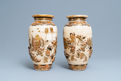 Twee Japanse Satsuma vazen met reli&euml;fdecor, Meiji, 19e eeuw