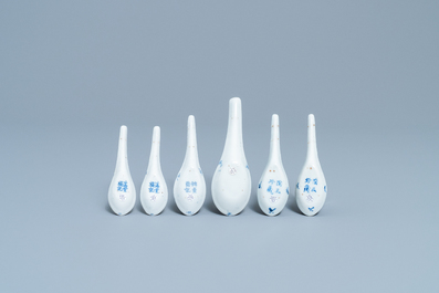 Six cuill&egrave;res en porcelaine de Chine en bleu et blanc, 19/20&egrave;me
