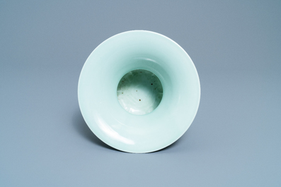 Un crachoir ou 'zhadou' en porcelaine de Chine c&eacute;ladon monochrome, marque de Yongzheng, R&eacute;publique