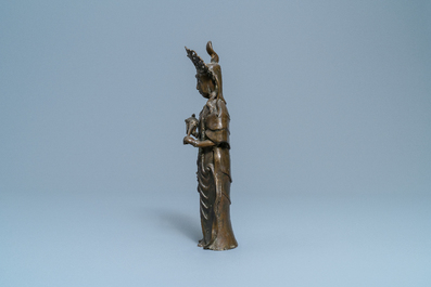 Een Japanse bronzen figuur van Avalokitesvara, Edo/Meiji, 18/19e eeuw
