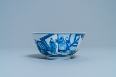 Een Chinese blauw-witte kom met decor van figuren in een landschap, Kangxi merk en periode