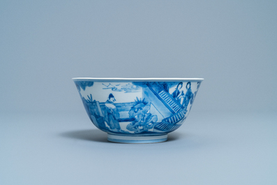 Un bol en porcelaine de Chine en bleu et blanc &agrave; d&eacute;cor de figures dans un paysage, marque et &eacute;poque de Kangxi