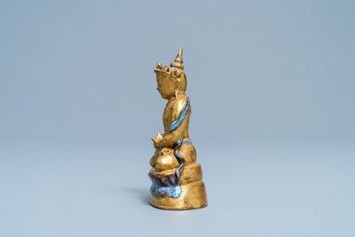 Een vergulde en deels flamb&eacute; geglazuurde porseleinen figuur van een Bodhisattva, 19/20e eeuw