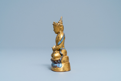 Une figure d'un Bodhisattva en porcelaine de Chine dor&eacute; et partiellement &eacute;maill&eacute; flamb&eacute;, 19/20&egrave;me
