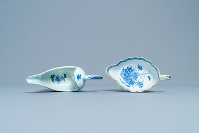 Two Chinese blue and white sauce boats on stands, Qianlong