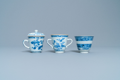 Trois tasses et soucoupes et trois grandes tasses en porcelaine de Chine en bleu et blanc, Kangxi/Qianlong