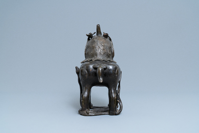 Un grand br&ucirc;le-parfum en bronze en forme de luduan, Ming