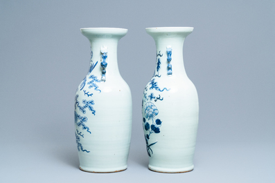 Twee Chinese blauw-witte celadon vazen met draken en feniksen, 19e eeuw