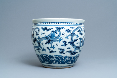 A Chinese blue and white 'dragon' fish bowl, 19th C.