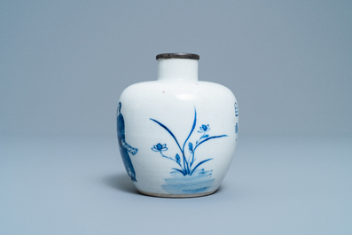 A Chinese blue and white Vietnamese market 'Bleu de Hue' vase, 19th C.