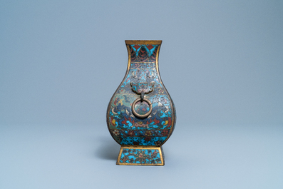 Un vase de forme 'fanghu' en &eacute;maux cloisonn&eacute;s, Chine, Wanli