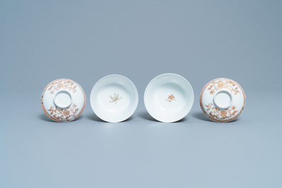 Une paire de bols couverts en porcelaine de Chine famille rose &agrave; d&eacute;cor d'un couple europ&eacute;en, Yongzheng