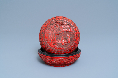 Een Chinese dekseldoos in rood lakwerk, 19e eeuw