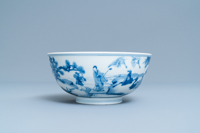 Un bol en porcelaine de Chine en bleu et blanc &agrave; d&eacute;cor de lettr&eacute;s et leurs servants, marque et &eacute;poque de Kangxi