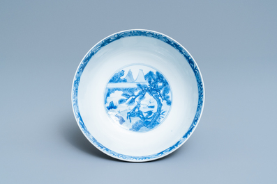 Un bol en porcelaine de Chine en bleu et blanc &agrave; d&eacute;cor de lettr&eacute;s et leurs servants, marque et &eacute;poque de Kangxi