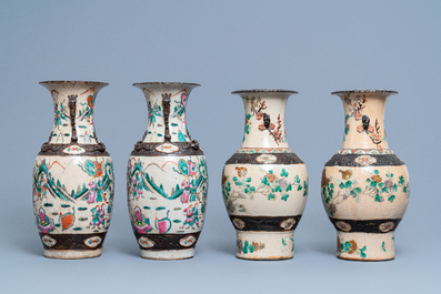 Deux paires de vases en porcelaine de Chine dite 'de Nankin', 19&egrave;me