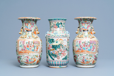 Une paire de vases en porcelaine de Chine famille rose de Canton et un vase individuel, 19&egrave;me