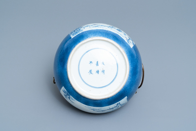 Un bol en porcelaine de Chine en bleu, blanc et rouge de cuivre, marque de Jiajing, Kangxi