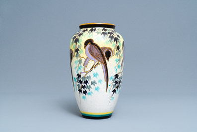 Jan Wind et Charles Catteau pour Boch Fr&egrave;res K&eacute;ramis: un vase art deco &agrave; d&eacute;cor d'oiseaux, vers 1932