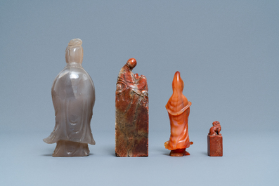 Two Chinese carved agate figures and two Shoushan soapstone seals, 19/20th C.
