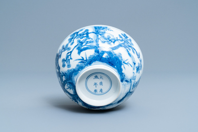 Een Chinese blauw-witte kom met geleerden en hun dienaars, Kangxi merk en periode