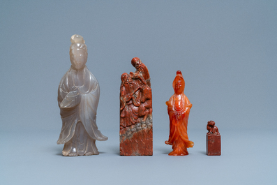 Deux figures en agate et deux sceaux en st&eacute;atite rouge de Shoushan, Chine, 19/20&egrave;me