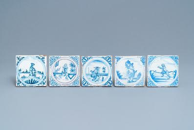 Quinze carreaux en bleu, blanc et mangan&egrave;se en fa&iuml;ence de Montpellier, France, 17&egrave;me