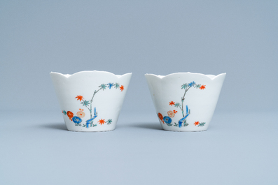 A pair of Japanese Kakiemon flower-shaped bowls, Edo, 18th C.