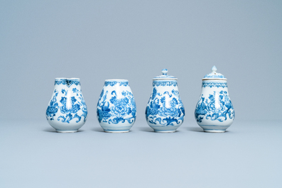 Een Chinese blauw-witte theeset op onderschotel, Qianlong