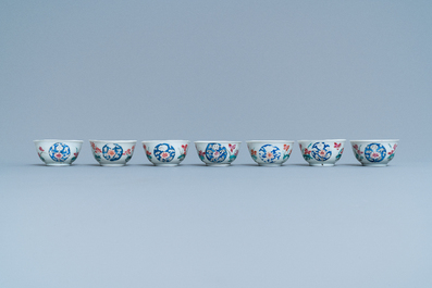 Sept tasses et cinq soucoupes en porcelaine de Chine famille rose, Qianlong