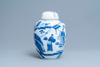 Een Chinese blauw-witte dekselpot met figuren in een landschap, 19e eeuw